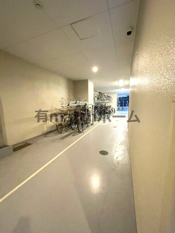 S-RESIDENCE江坂Eminenceの駐車場