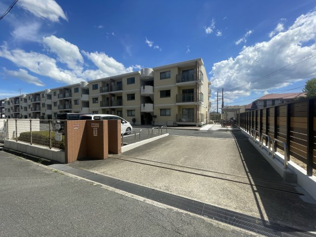 　東香里野村マンションの外観