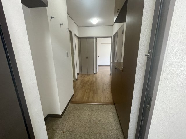 　東香里野村マンションの玄関
