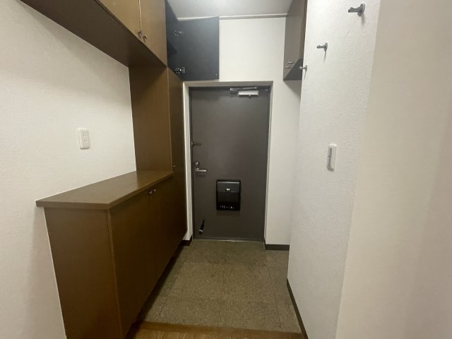 　東香里野村マンションの玄関