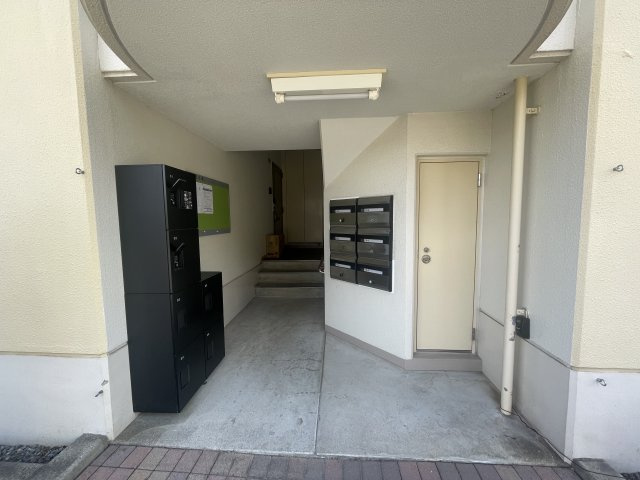 　東香里野村マンションのエントランス