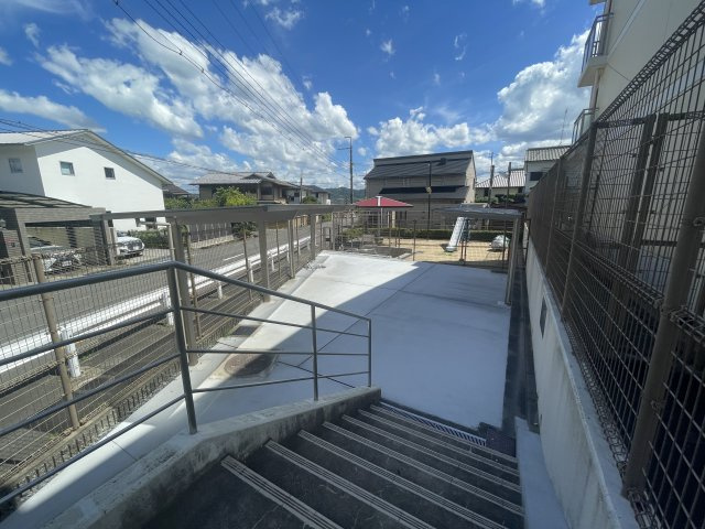 　東香里野村マンションの駐車場