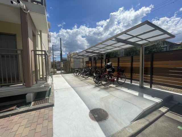 　東香里野村マンションの駐車場