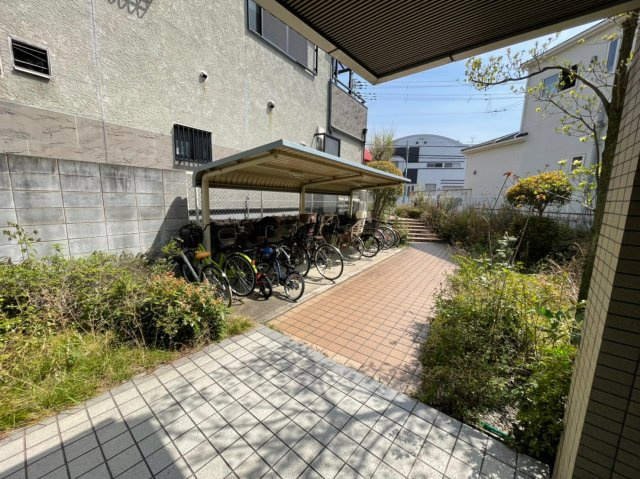 グローバルKの駐車場