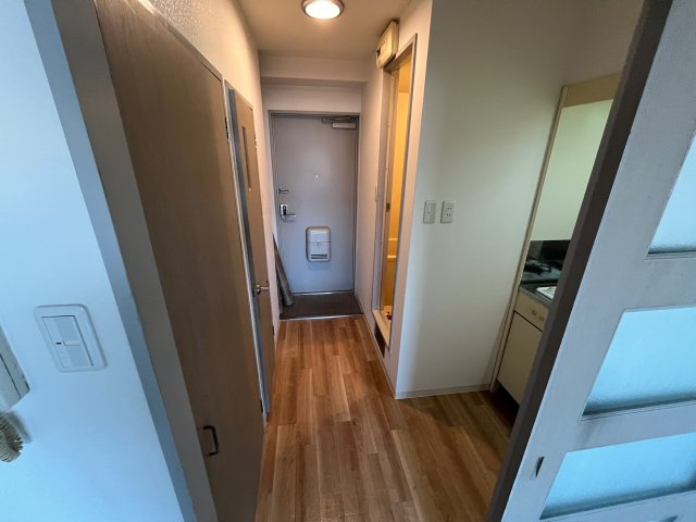 ロータリーマンション萱島西の玄関|間取りが反転の同じマンションのお部屋です