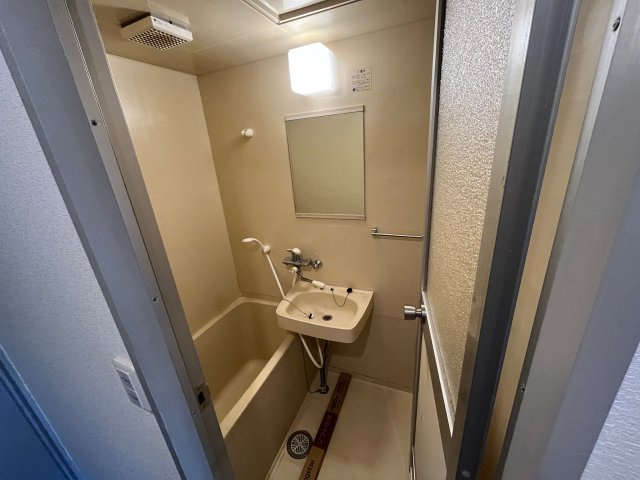 ロータリーマンション萱島西の浴室|間取りが反転の同じマンションのお部屋です