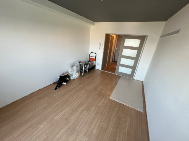 ロータリーマンション萱島西の洋室|間取りが反転の同じマンションのお部屋です