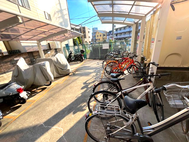 ロータリーマンション萱島西の駐車場
