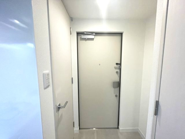 アドバンス上町台シュタットの玄関