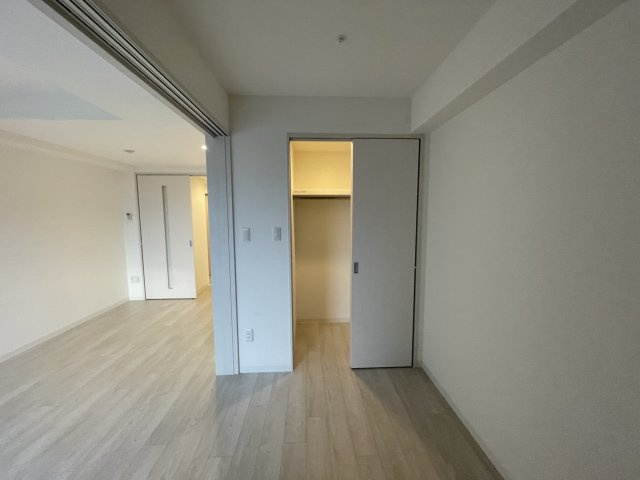 アドバンス上町台シュタットの洋室