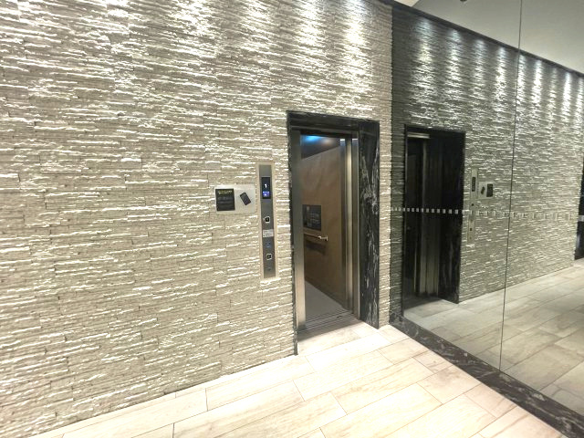 S-RESIDENCE江坂Alegriaのエントランス