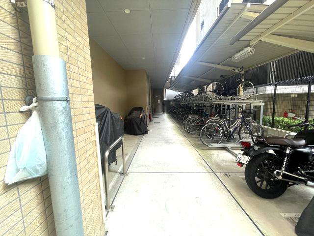 S-RESIDENCE江坂Alegriaの駐車場