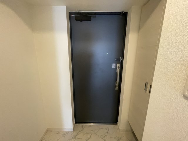 S-RESIDENCE江坂Alegriaの玄関|写真は、他部屋の同間取りとなっております。(現況優先)