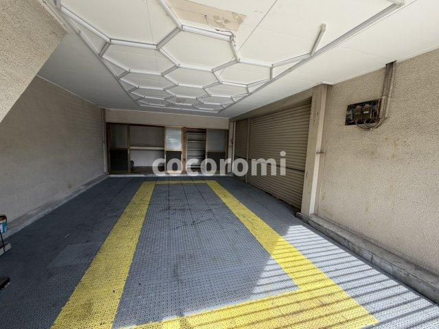 長栄寺町戸建の駐車場