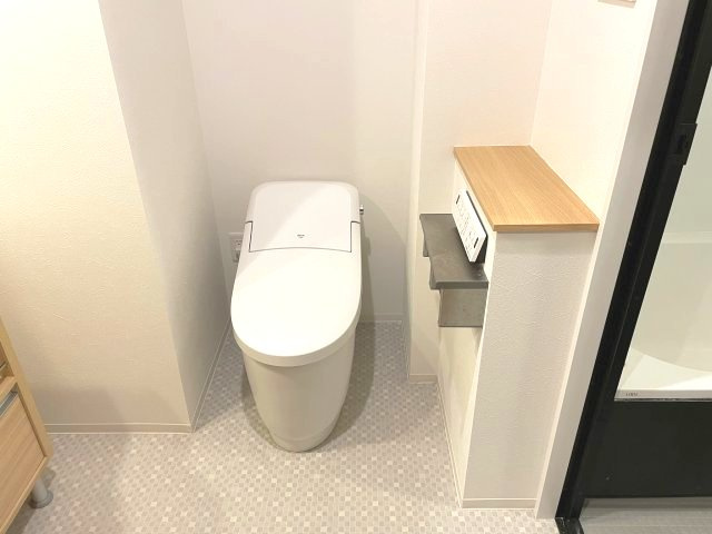 Uresidence Temmabashiのトイレ|同マンション反転タイプの部屋写真