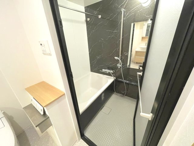 Uresidence Temmabashiの浴室|同マンション反転タイプの部屋写真