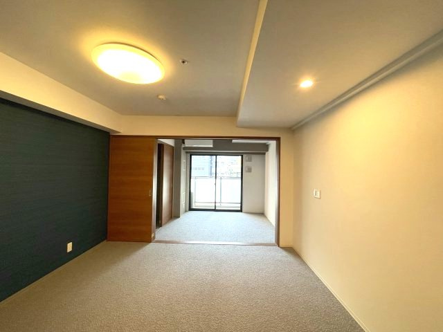 Uresidence Temmabashiの居間・リビング|同マンション反転タイプの部屋写真