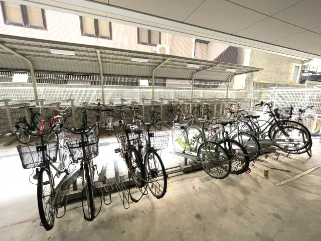 アーデン和泉町の駐車場