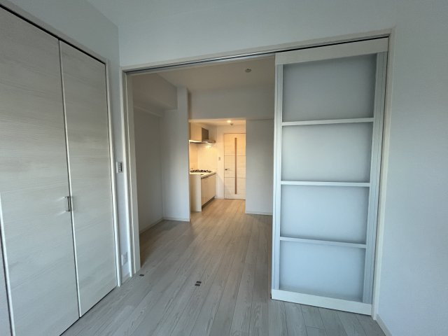 Alivis北梅田の洋室