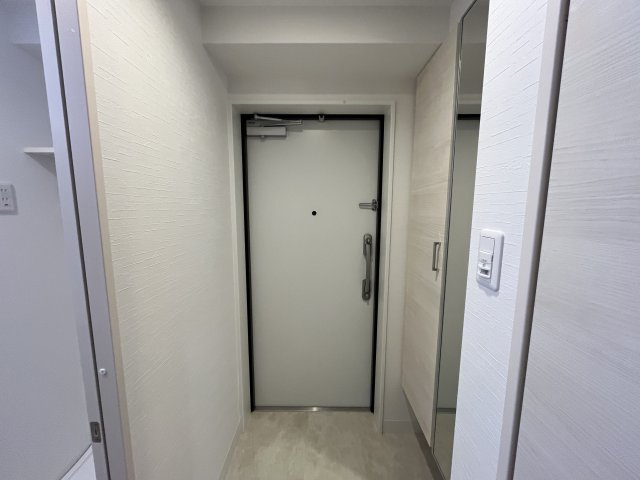 Alivis北梅田の玄関