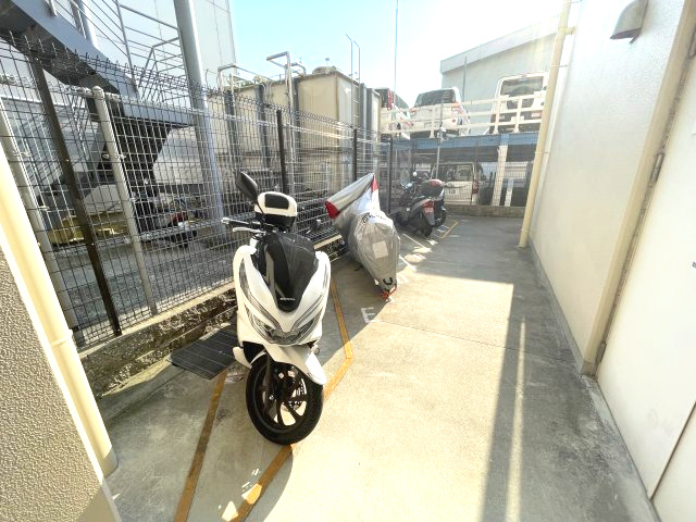 パークフラッツ江坂の駐車場