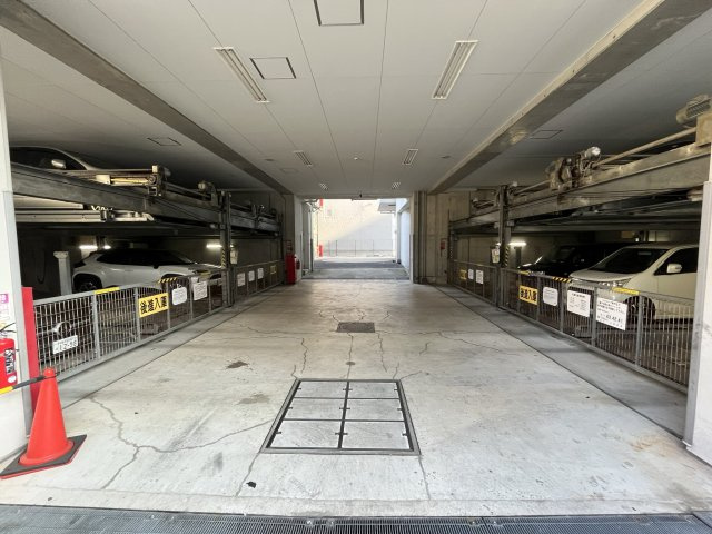 フロンティアタワー日本橋の駐車場