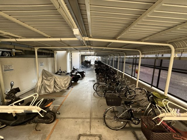 フロンティアタワー日本橋の駐車場
