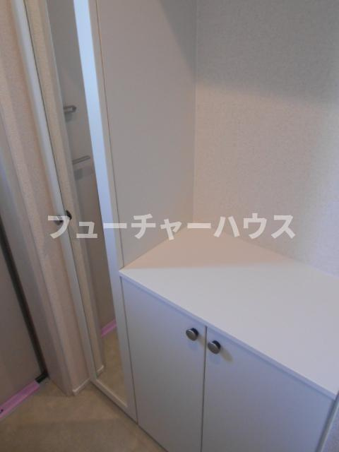 ラ・フォンテーヌ　Aの玄関|明るい玄関です