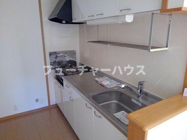 アンプリアルのキッチン|コンパクトなキッチンで掃除もラクラク