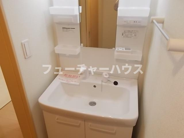 エスポワール石岡の洗面所|ゆったりとスペースのある洗面所