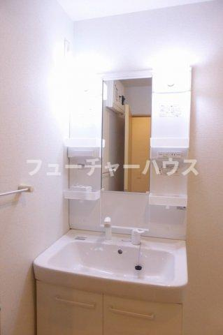 ヴィラ殿山の洗面所|忙しい朝には欠かせない洗面所です