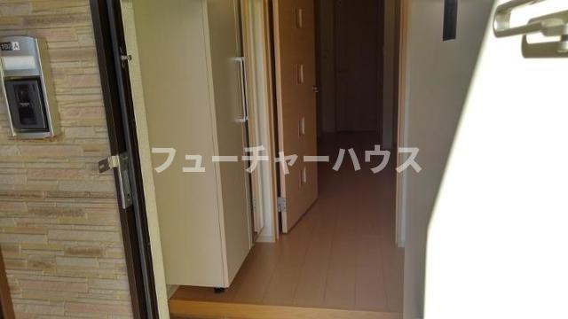 パルパレスＡの玄関|収納もある玄関です
