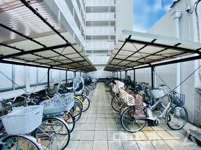 秀和第2東陽町レジデンスの駐輪場|【自転車置き場】最新の空き状況や費用などの詳細は担当スタッフまでお問い合わせください。