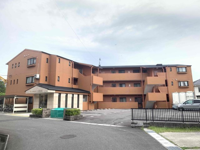 アーデルコート岩崎台の駐車場