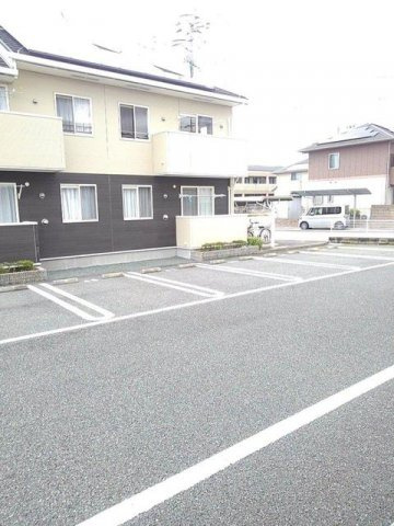 ムーンヴェルジュＡの駐車場