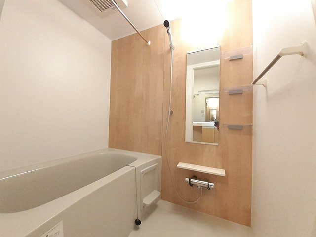 富山市下新本町のアパートの浴室