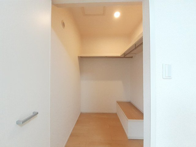 富山市下新本町のアパートの収納