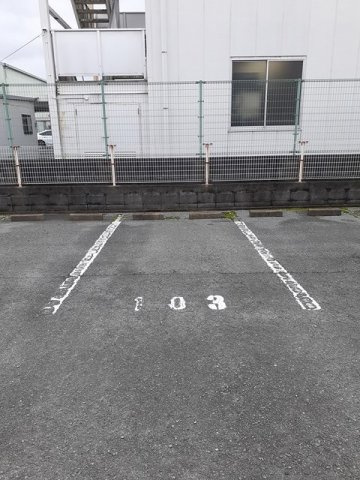 コーポサカイⅢの駐車場