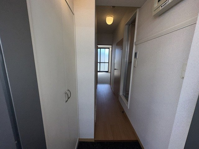 レオパレスプランドール鶴見の玄関