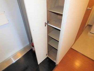 レオパレスつくしの玄関|設備・仕様は号室により異なる為、現状を優先いたします。