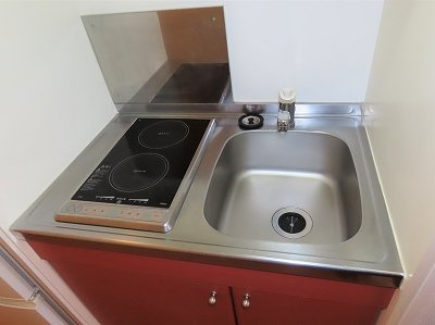 レオパレスつくしのキッチン|2口の電気コンロまたはIHコンロとなります