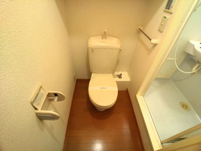 レオパレス登美丘のその他|明るく清潔感のあるトイレ