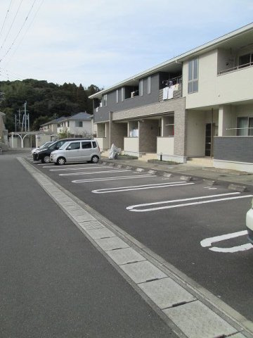 ユニゾン・ベルの駐車場