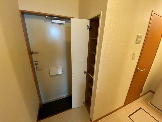 レオパレスリベェールⅡの玄関