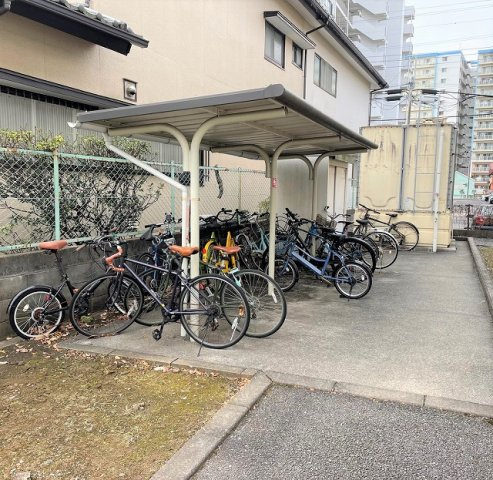 レオパレスシェソワのその他|屋根付き駐輪場完備