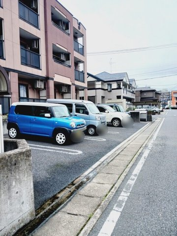 ブルースカイヒルズⅡの駐車場