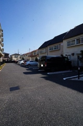 ハイエスト　クレディアの駐車場