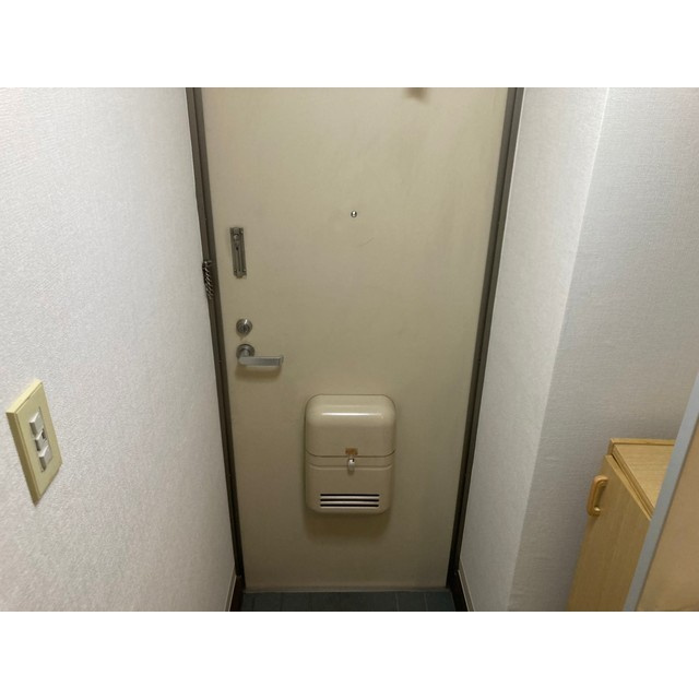 ブルーメアライ36B棟の玄関