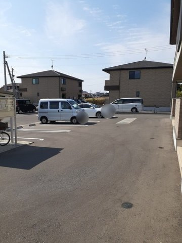 エンブレイスⅢの駐車場