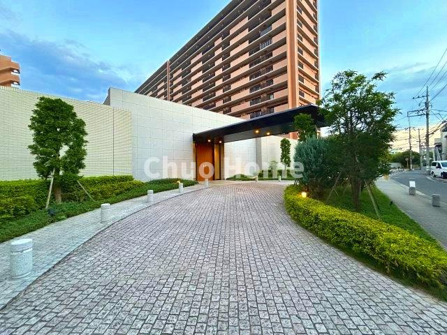 コスモステージ荒川遊園サウスリッジのエントランス|【エントランス】マンションのエントランスは、その物件の印象を決める、顔とも言える場所です。毎日通る場所ですからきれいなのが一番です。